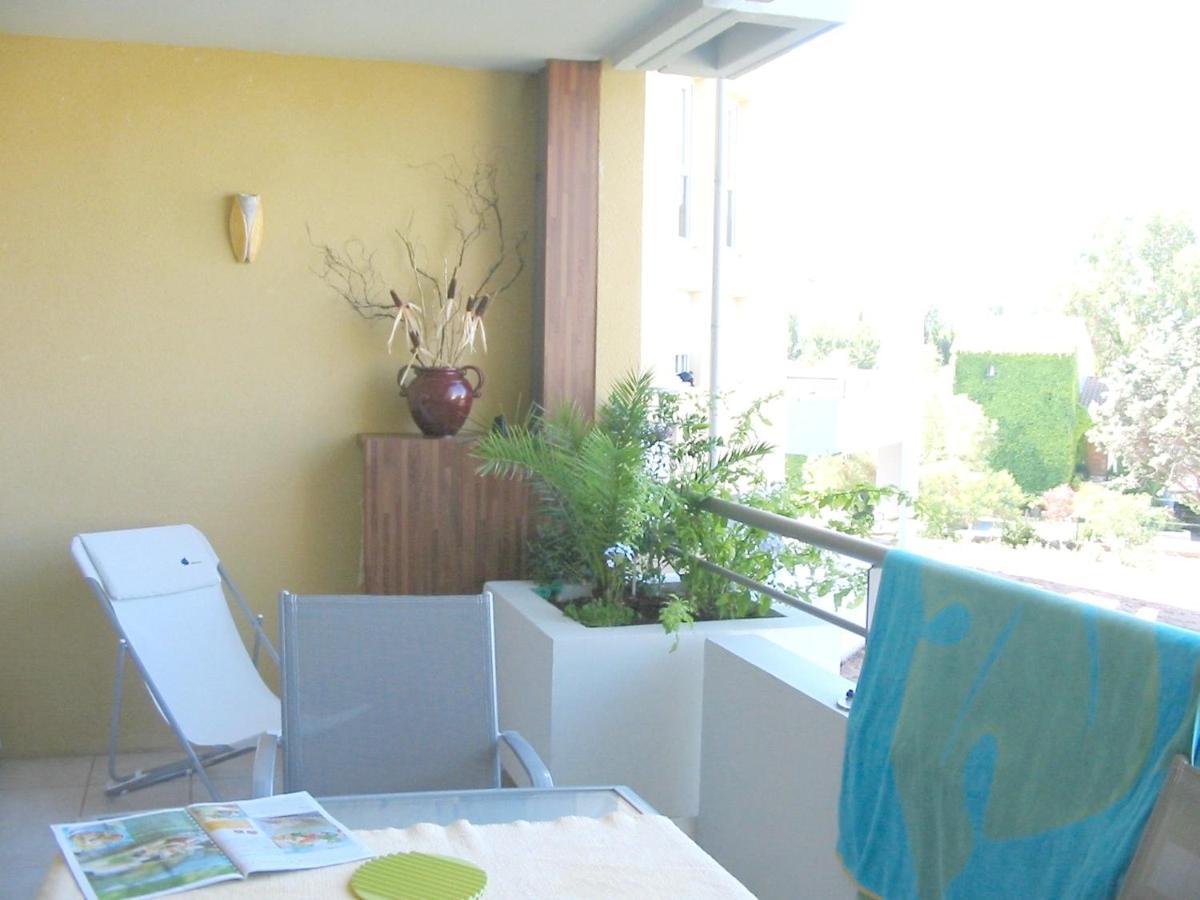 Appartement de 2 chambres a Frejus a 800 m de la plage avec piscine partagee terrasse amenagee et wifi Extérieur photo